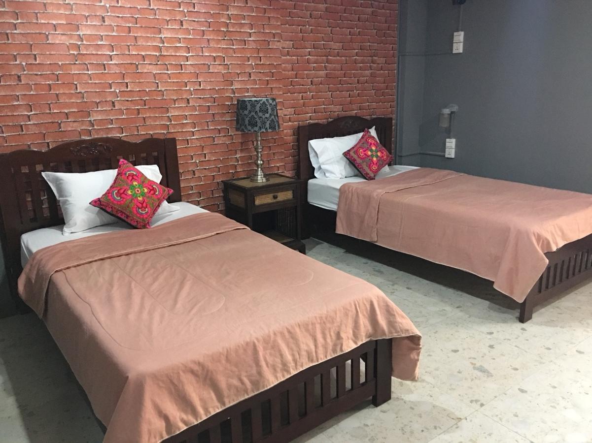 Baanlansa Bed&Bar Hotel Chiang Mai Exterior photo