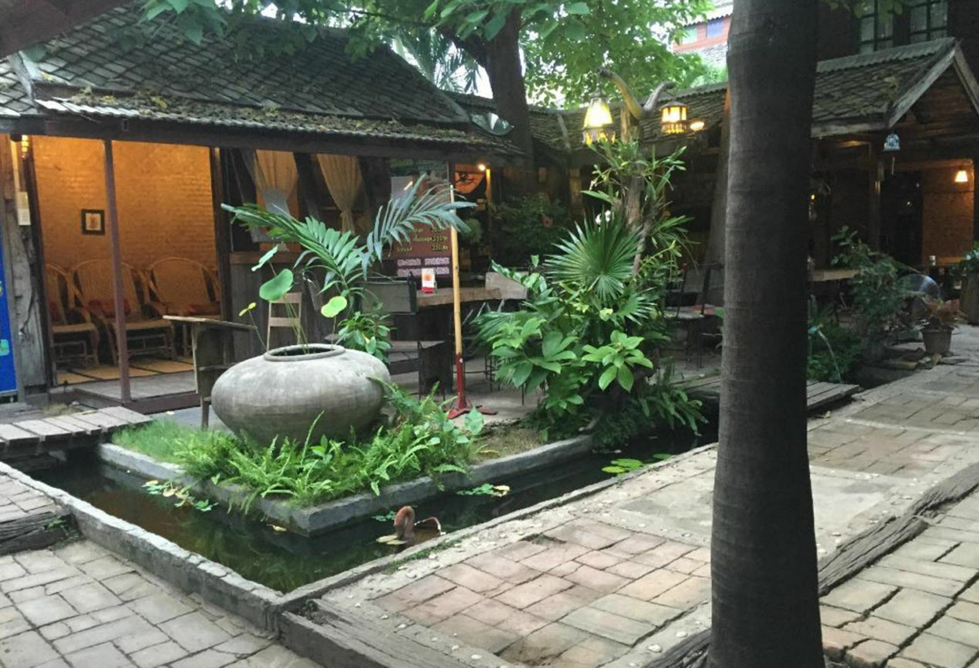 Baanlansa Bed&Bar Hotel Chiang Mai Exterior photo